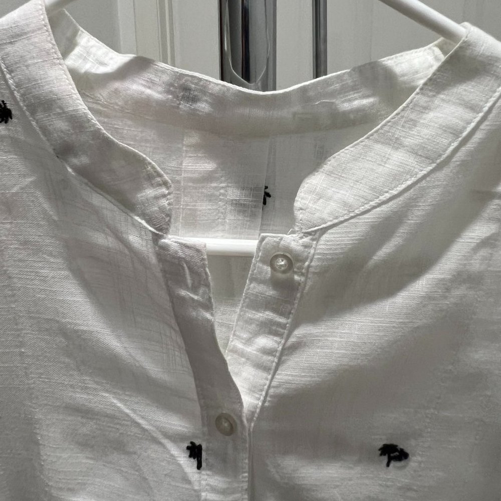 Long white shirt dress with black Palm Tree embroidery stitch